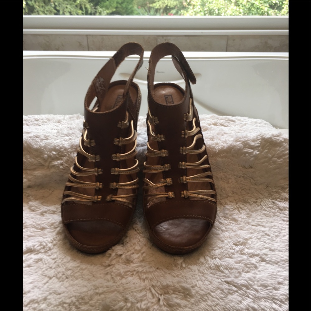 Pikolinos Java Sandal - image 2